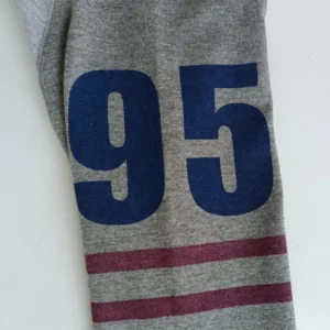 REMERA NIÑO 95 GRIS - Image 2